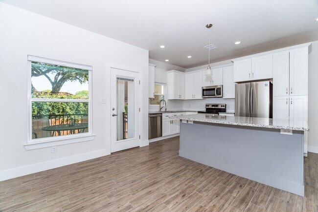 Building Photo - BEAUTIFUL PALLATIUM VILLAS 2-BEDROOM