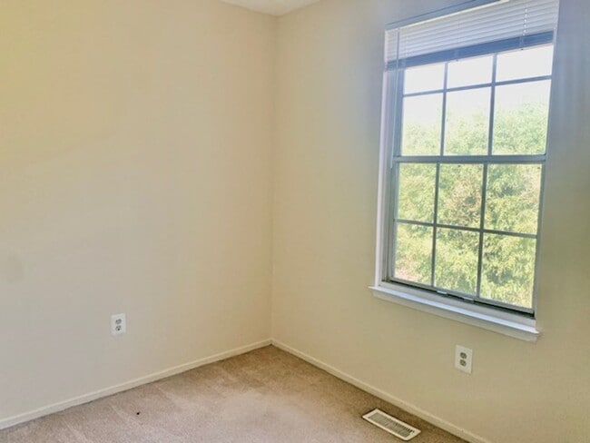 Building Photo - Welcome home!