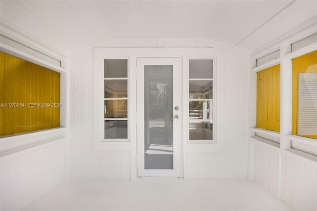 Building Photo - 3041 Calusa St