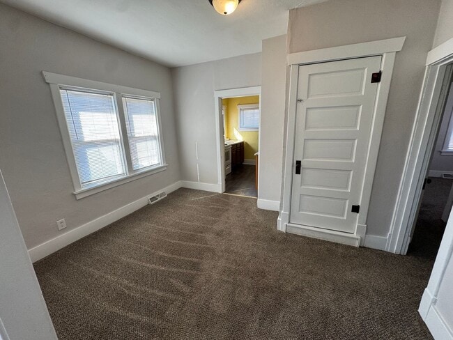 Building Photo - Main level house