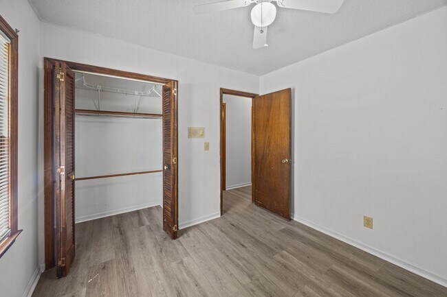 Building Photo - Charming Rental in Central Location
