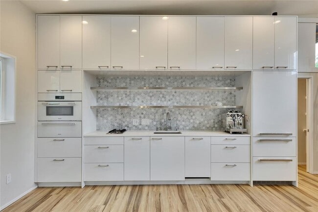 Building Photo - 1515 Bluebonnet Ln