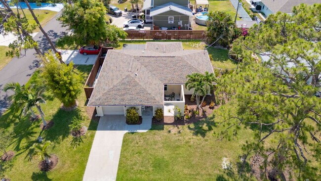 Building Photo - Seasonal 2/2 Single Family Home.  Less tha...