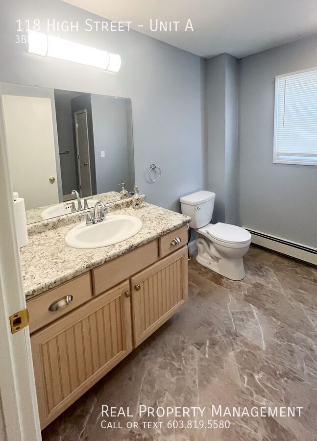 Building Photo - 1st Floor- 3 BR/1 BA- Newly Renovated Apar...