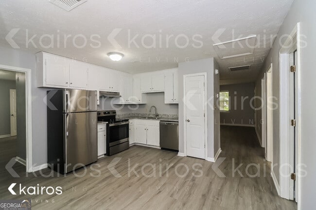 Building Photo - 300 Beaver Pointe Dr