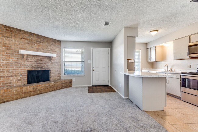 Building Photo - Charming 2-Bedroom Townhome in North Irving with Spacious 2-Car Garage