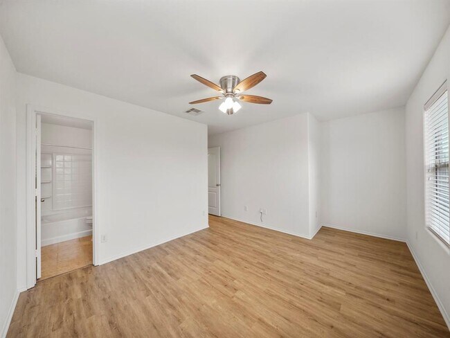 Building Photo - 526 Enchanted Springs Dr