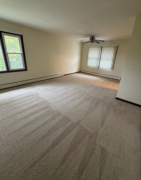 Living Room - 1922 N 18th Ave