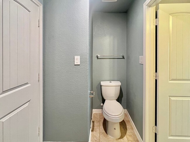 Building Photo - Gorgeous and spacious 4 bed 3.5 bath in Ka...