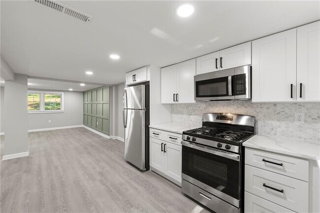 Building Photo - 5901 Ridge Dr SE