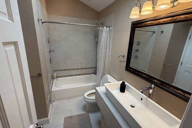 Building Photo - 9 Gibbs Rd