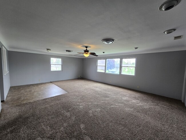 Building Photo - 4521 Rushmore Dr NE