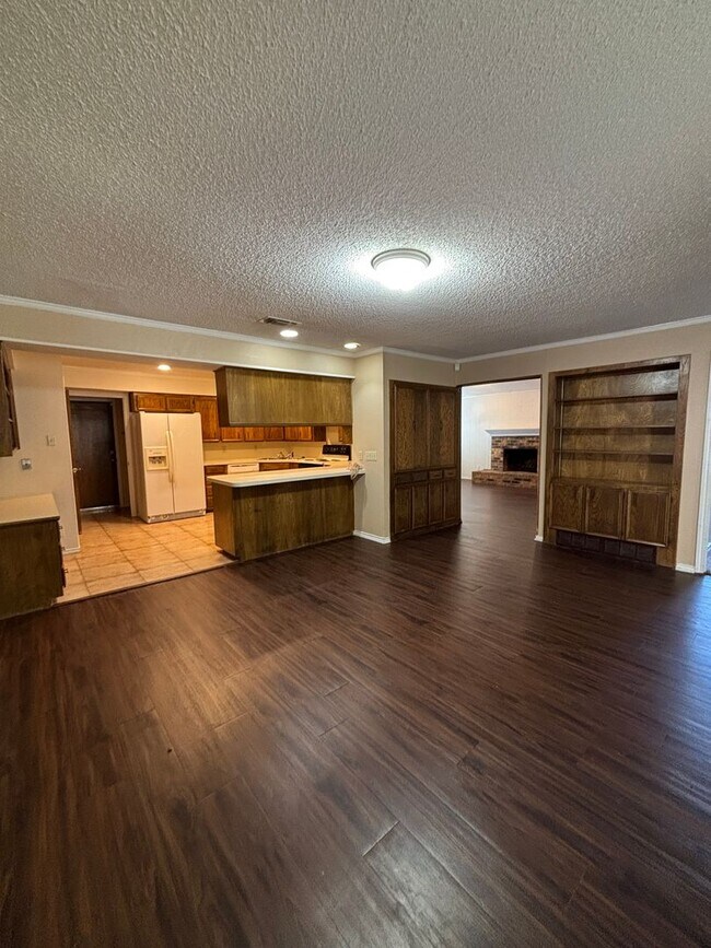 Building Photo - 6008-6010 Shelton St