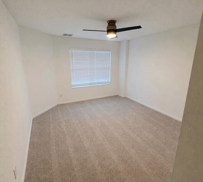 Building Photo - 17722 Grv Hl Dr