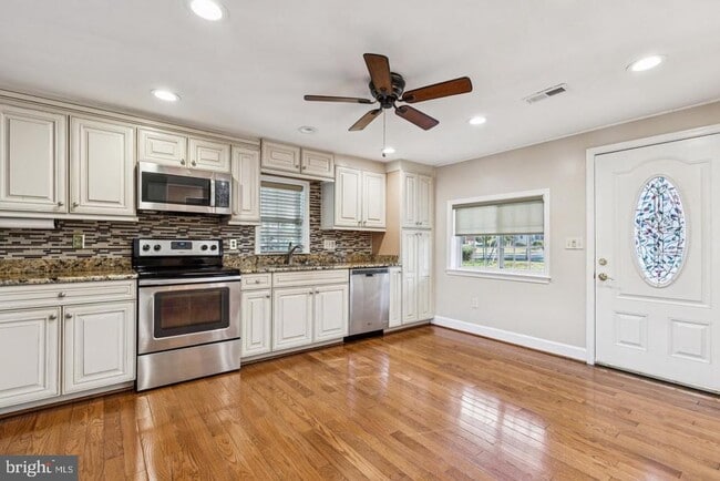 Building Photo - 7714 Arlen St