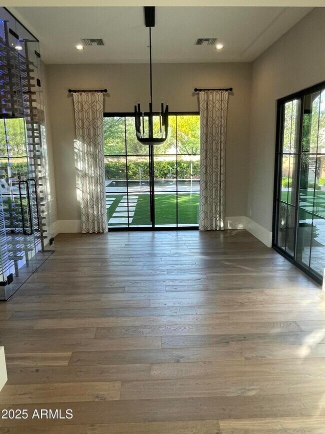 Building Photo - 10203 E Camelot Ct