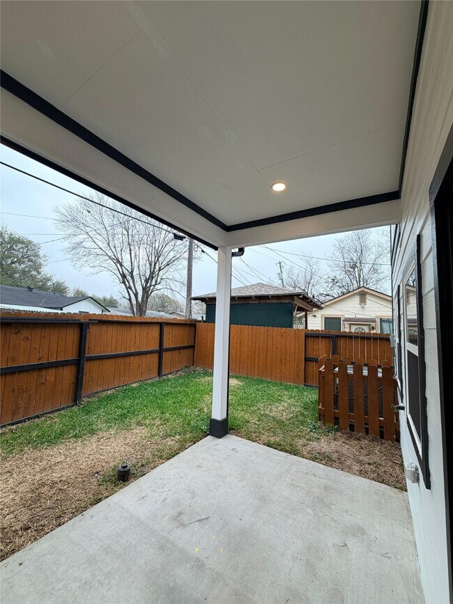 Building Photo - 1002 Natchez Ave