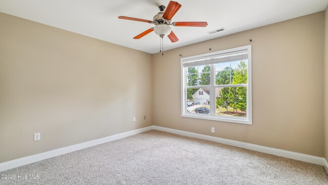 Building Photo - 110 Queens Cove Way