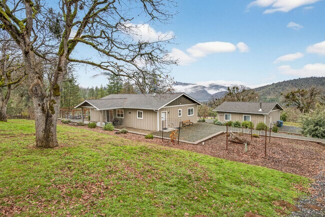 Building Photo - 860 Humbug Creek Rd