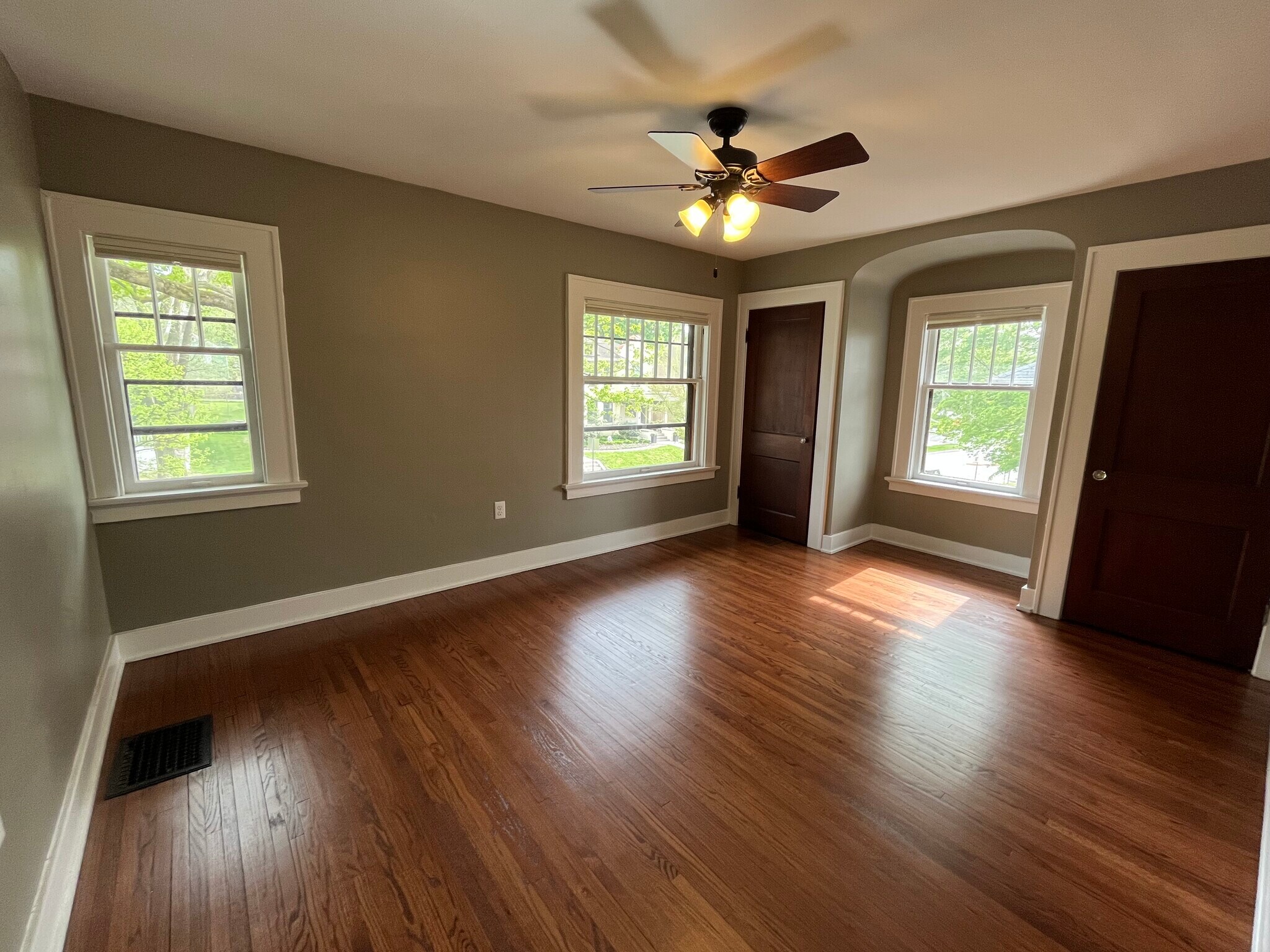 Living room - 747 Thieme Dr