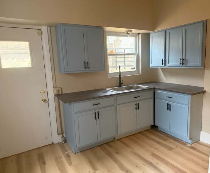 Building Photo - 7123 Kedron St