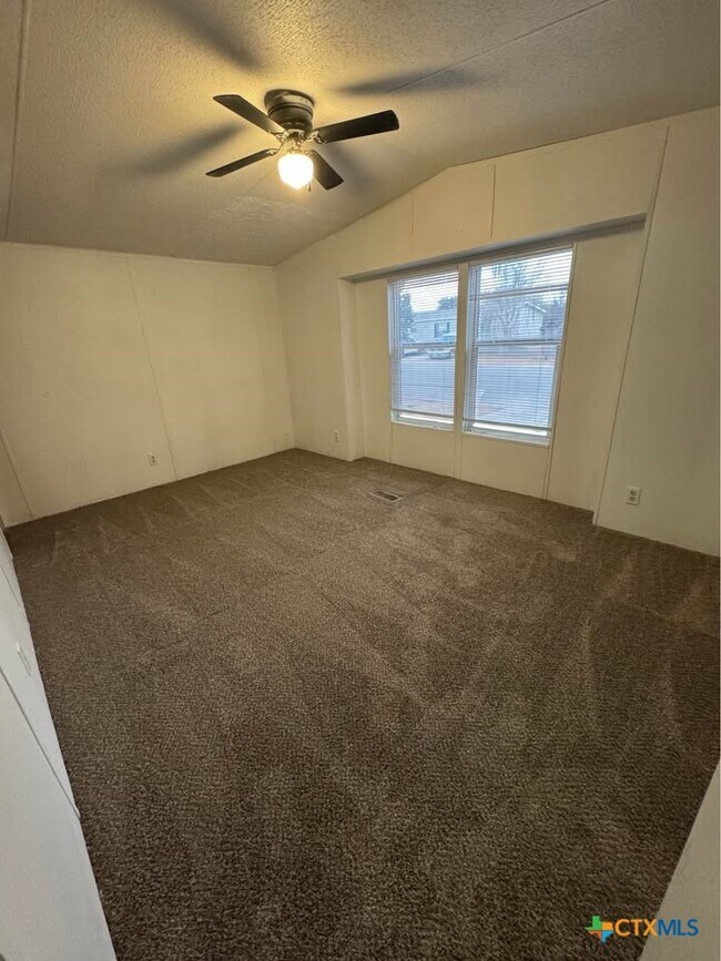 Building Photo - 456 Limestone Dr