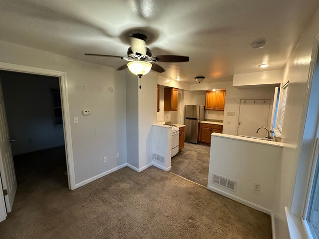 Building Photo - 3013 Glendale Ave