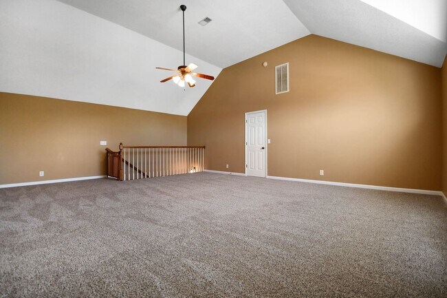 Building Photo - Pet Friendly Three Bedroom with Bonus!