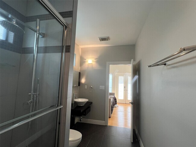 Building Photo - 2314 Camden Dr