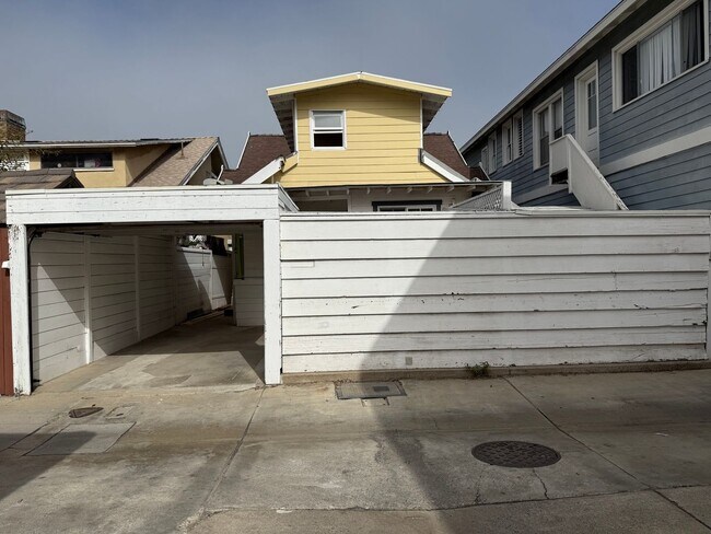 Building Photo - 105