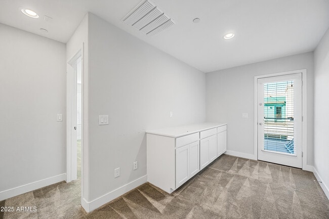 Building Photo - 1250 Abbey Ln