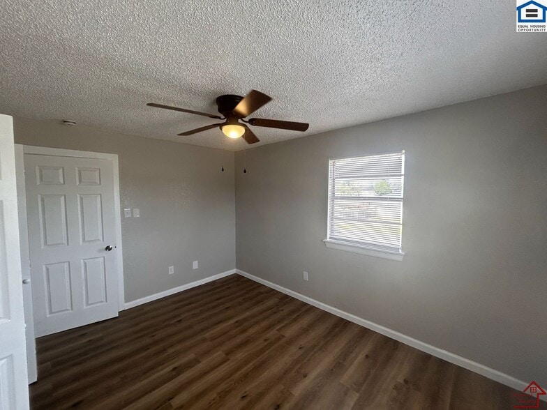 Building Photo - 1314 NW Irwin Ave