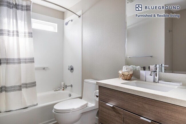 Building Photo - 215 Union Ave