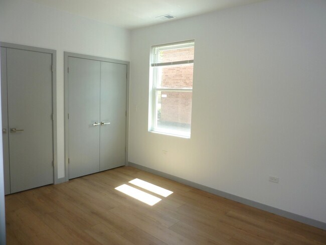 Building Photo - 9522 S 53rd Ave