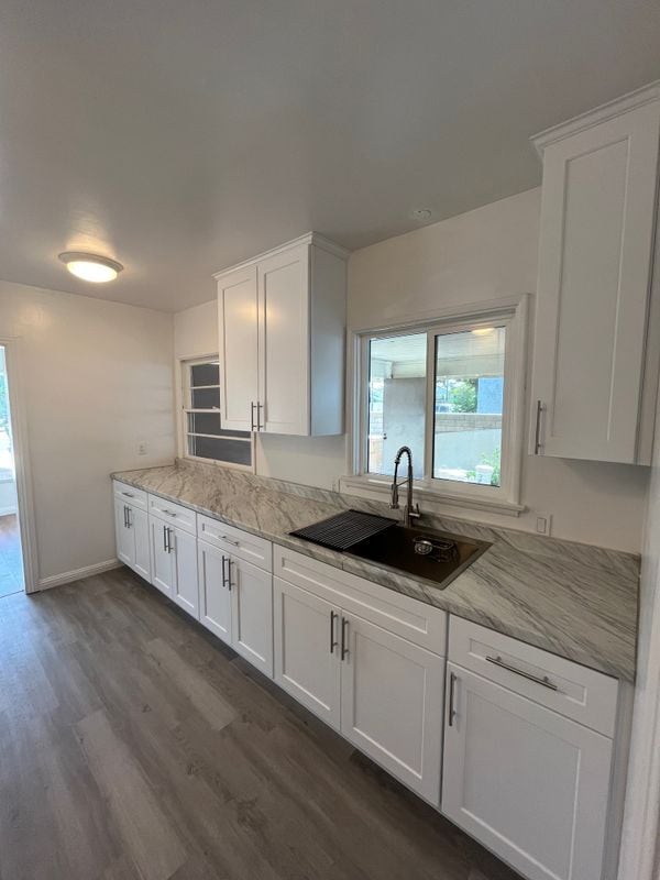 Building Photo - 809 S Knott Ave