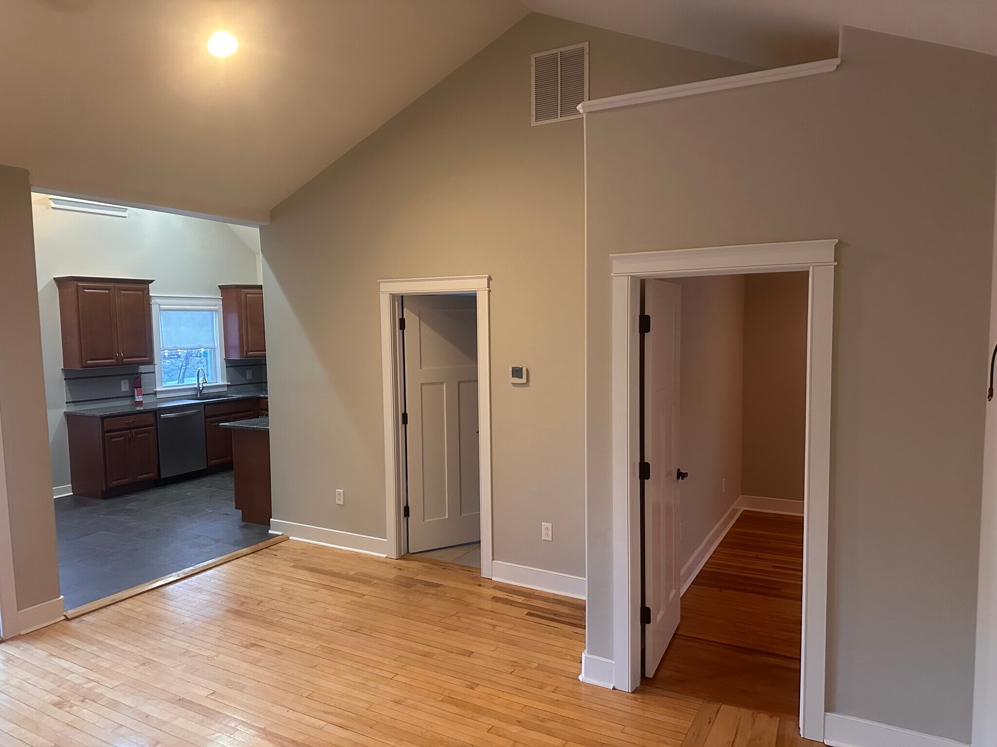 Building Photo - 135 Maple Ave