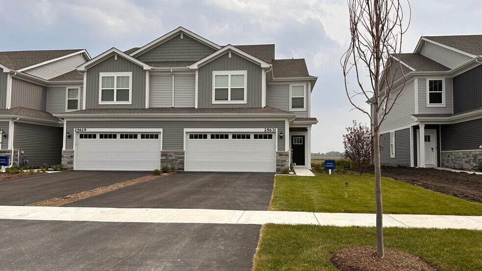 Building Photo - 25631 W Yorkshire Dr