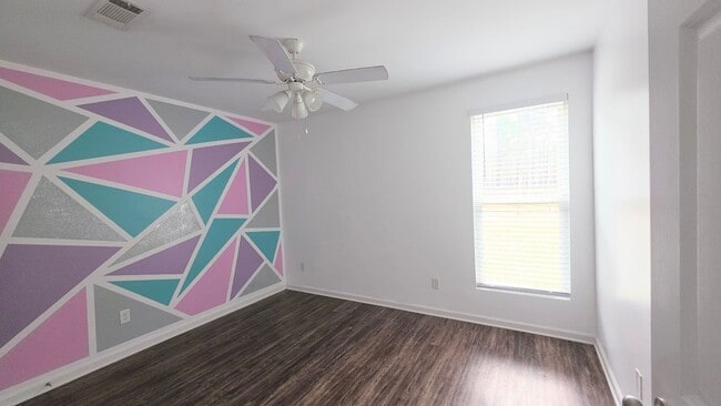 Building Photo - Charming Single Family Home