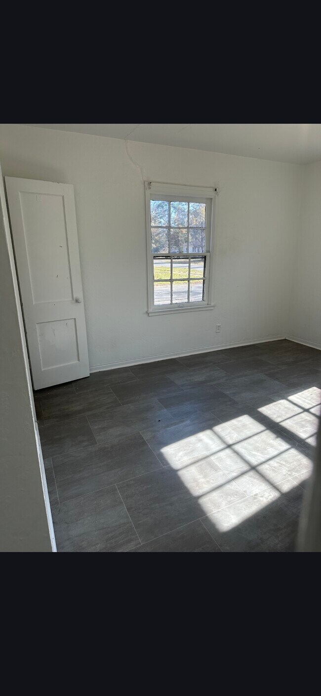 Building Photo - 2001 W 28th Ave