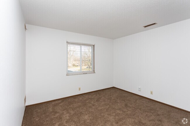 1BR, 1BA - 594 SF - Hidden Village Square Apartments