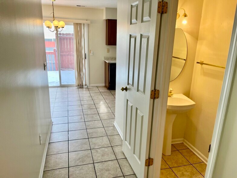 Building Photo - 506 Beals St