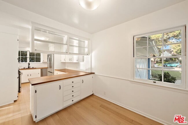 Building Photo - 440 24th St