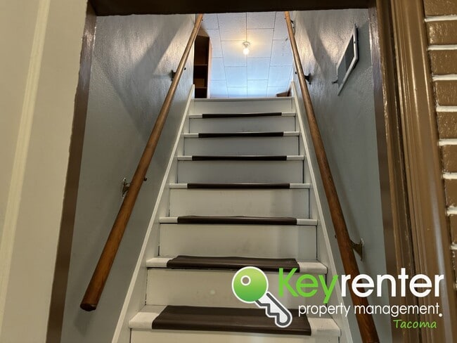 Building Photo - Gorgeous 3Bed/2Bath In the Heart of Tacoma!
