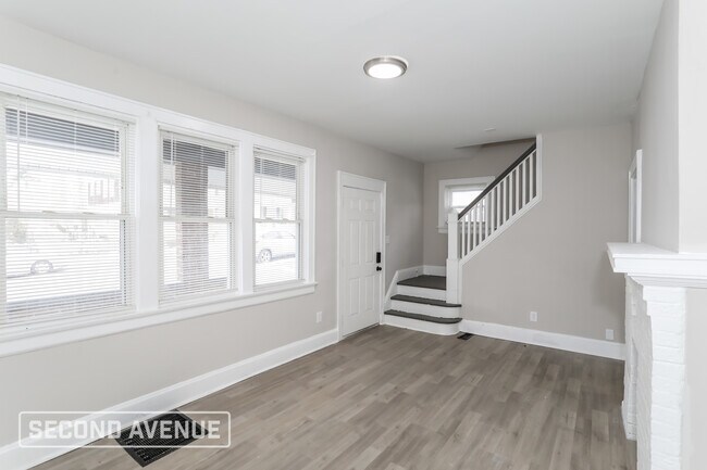 Building Photo - 922 Wells St