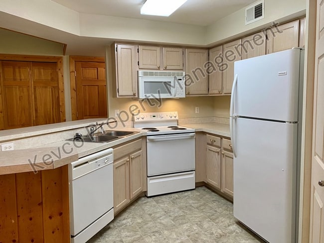 Building Photo - 4545 Wheaton Dr
