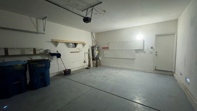 Building Photo - 3 bed, 2.5 bath, 1,746 sq ft home in southwest Las Vegas