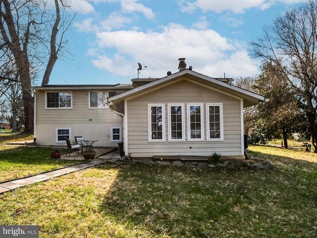 Building Photo - 19120 Plummer Dr