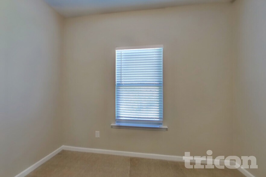 Building Photo - 307 Arbor Cir