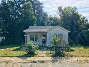 Building Photo - 205 Curry St