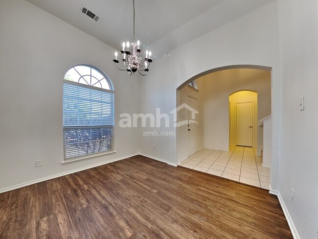 Building Photo - 14300 Cedar Post Dr